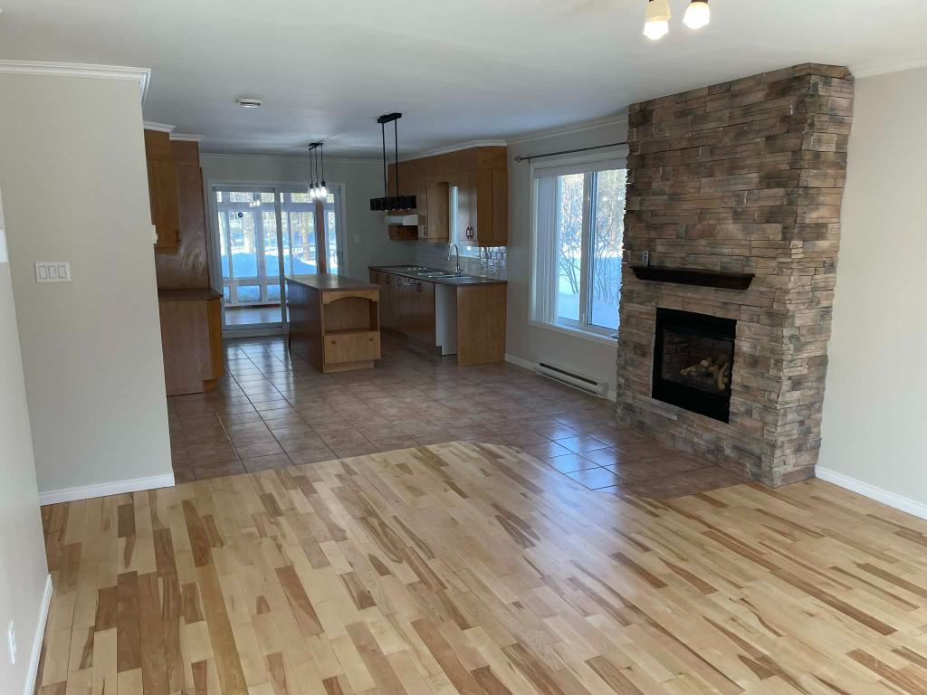 Grand condo locatif avec garage et terrain | 3211538