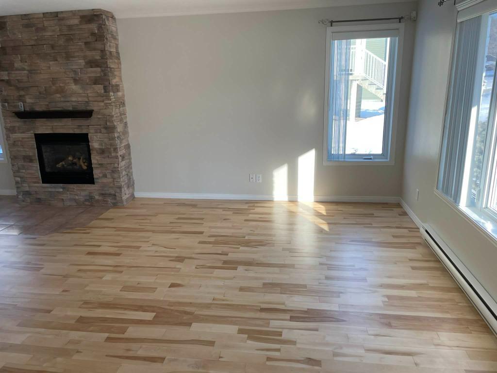 Grand condo locatif avec garage et terrain | 3211538