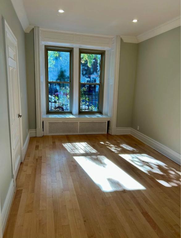 5 1/2 (3 chambres & 2 salles de bain) : incluant stationnement privée, cours arrière, et électroménagers. | 3211553