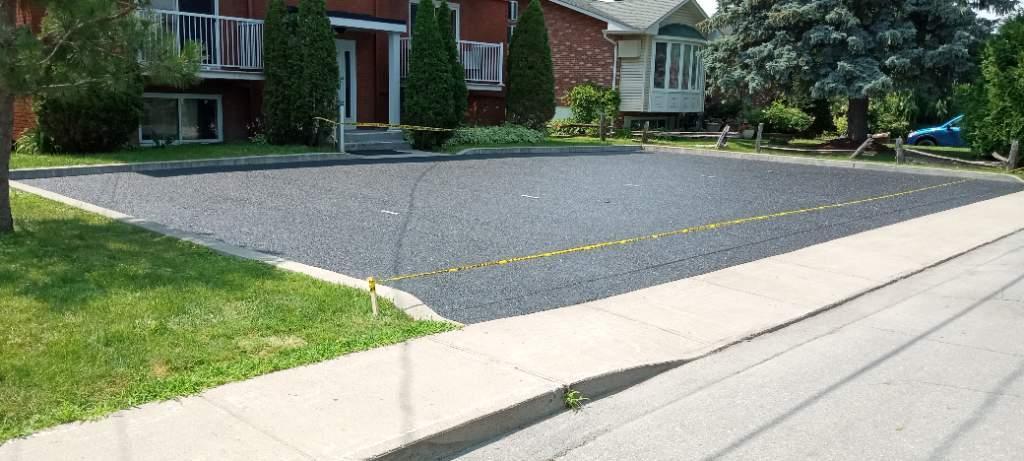 Beloeil grand 4 1/2 avec (2) stationnements déneigés ,entrée laveuse/sécheuse thermopompe, disponible pour le 1 Février 2026. | 3212165