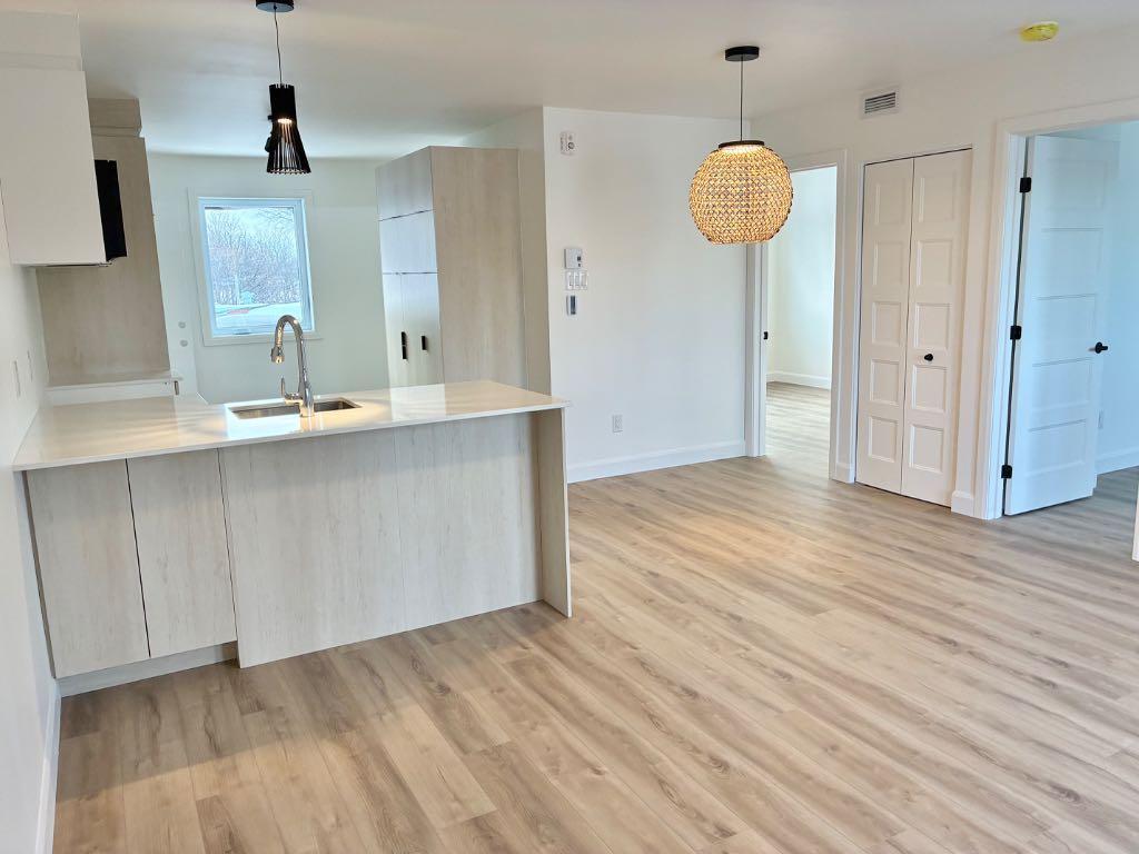 Superbe 4 ½ neuf au 3e étage à proximité de tout! | 3223800