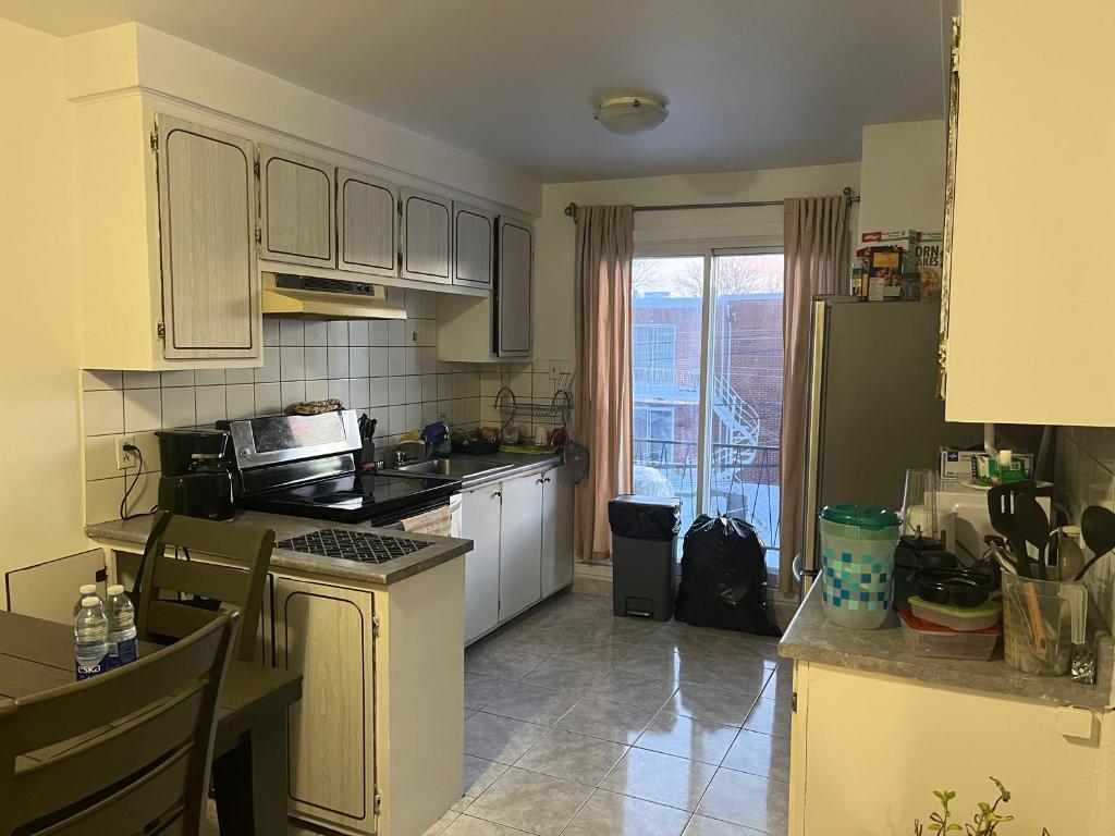 ST. LEONARD, BEAU GRANDE 4-1/2 A LOUER | 3212212