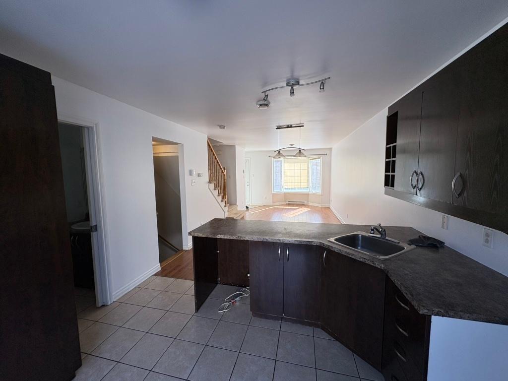 A LOUER *** CONDO / MAISON DE VILLE AVEC GARAGE A LAVAL *** FAUT VOIR – | 3212465