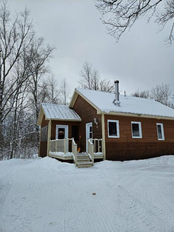 2 CH - 1 SDB - Saint-Honoré-de-Témiscouata - $2,700 /mo | 3212595