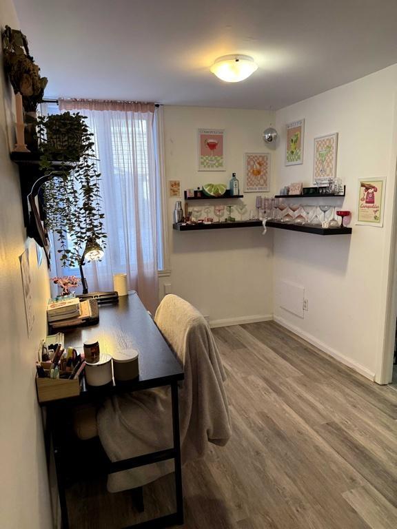 Libre 1ier juillet 26. 4 1/2. Près de tous les service, Tranquilité. Entrée privée. | 3212777