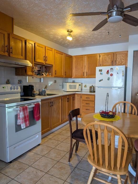 4 ½ à louer – Magog – Libre 1er avril 📍 229 rue Calixa-Lavallée, Magog Beau 4 ½ lumineux et bien entretenu situé dans un quartier tranquille et séc | 3212790