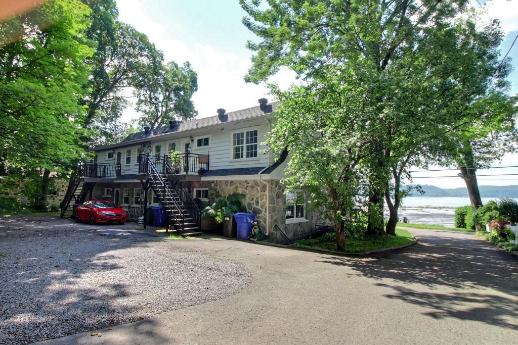 Appartement 60 pieds bord du fleuve rue privée pleine nature Saint Augustin de Desmaures | 3212959