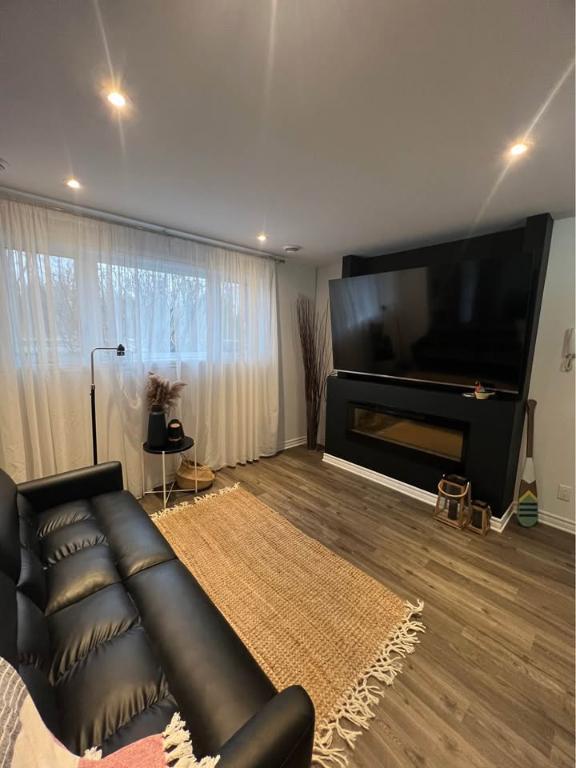 LUXUEUX CONDO 4 ½ à louer - Dernier étage (3e) - GARAGE – 2025$ - JUILLET 2026 | 3212984
