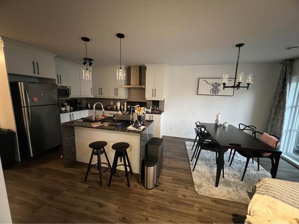 LUXUEUX CONDO 4 ½ à louer - Dernier étage (3e) - GARAGE – 2025$ - JUILLET 2026 | 3212984