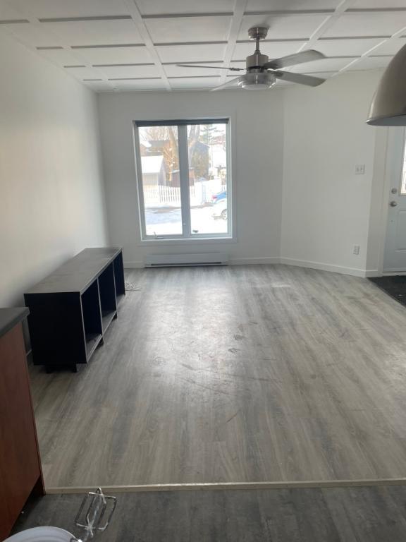 Logement 5 1/2 | 3215143