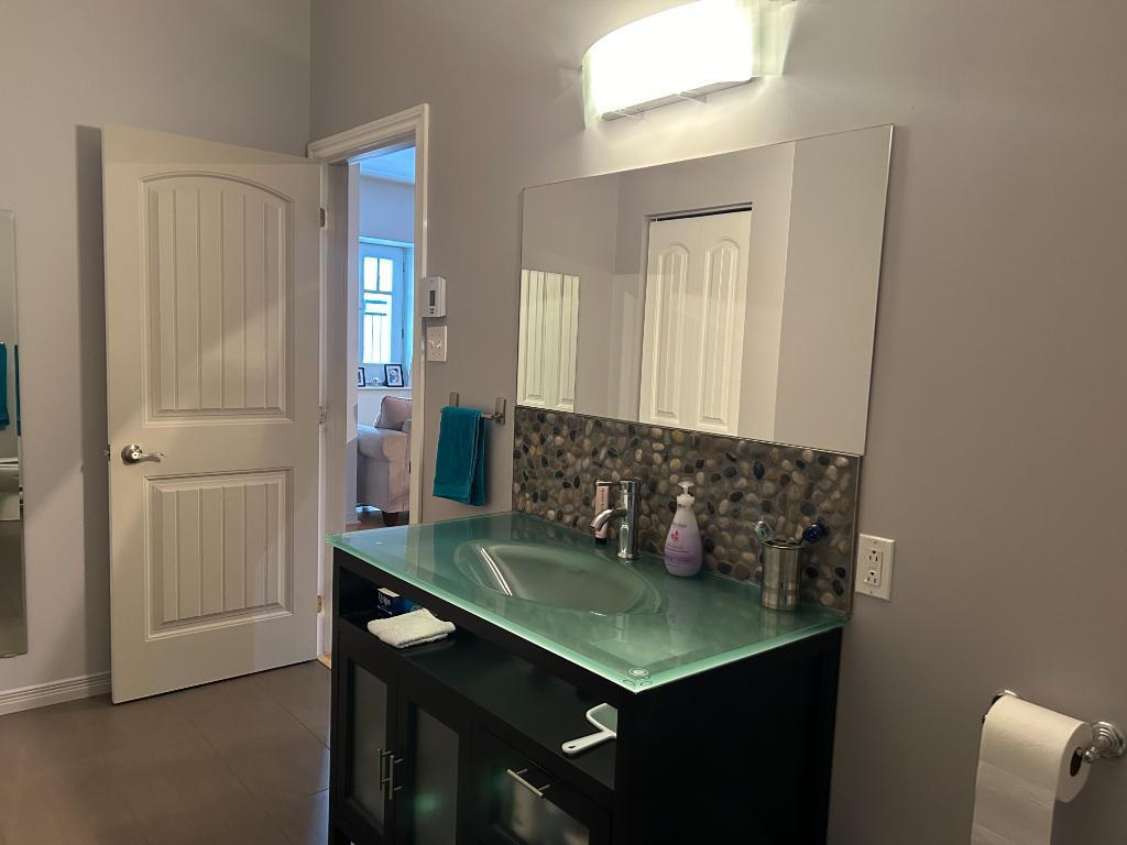 3 1/2 électros ménagers inclus, garage, ascenseur, air clim. 1650$/mois, 1er juin | 3215208