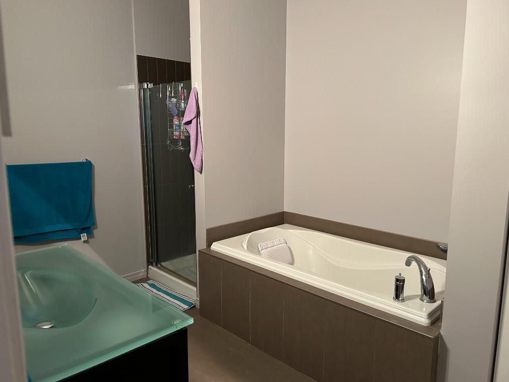 3 1/2 électros ménagers inclus, garage, ascenseur, air clim. 1650$/mois, 1er juin | 3215208