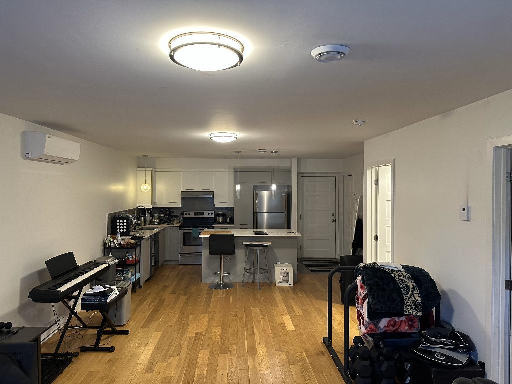 Grand 4 1/2 demi sous-sol récent à Saint-Sulpice (Villeray) | 3215216