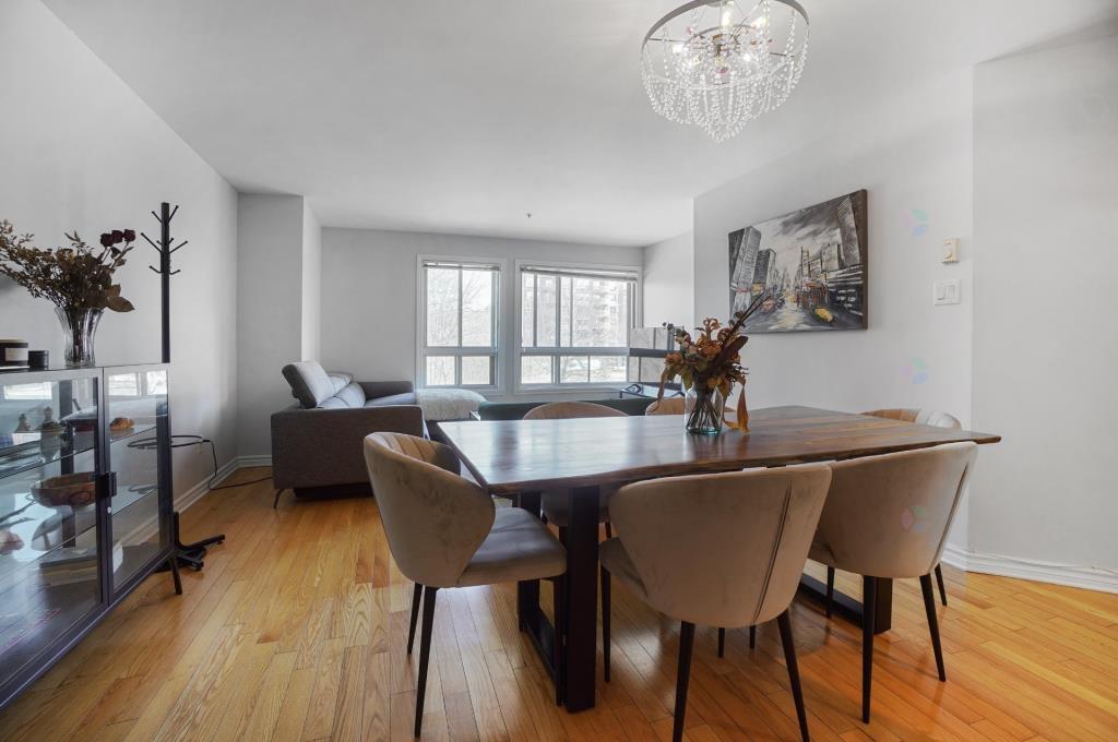 LUXUEUX CONDO 3 1/2 AVEC GARAGE PISCINE INTÉRIEUR | 3215246