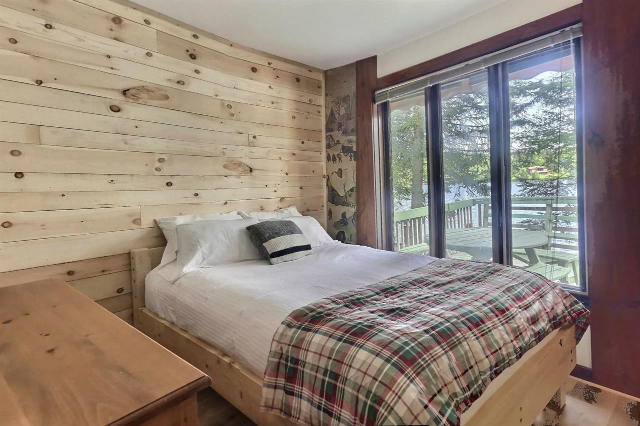 Québec – Secteur Lac-Beauport – Chalet à louer au bord de l’eau | 3215290