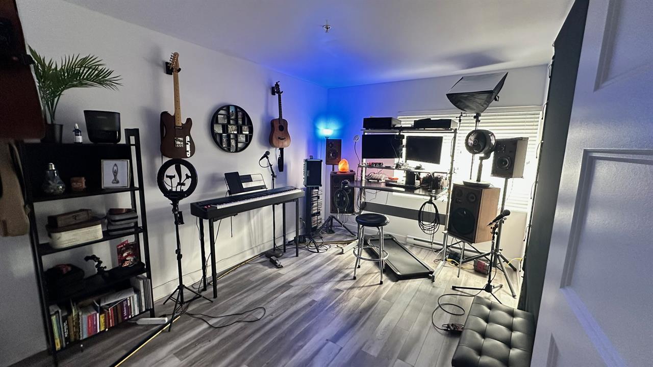 Laval – Condo 4 1/2 à louer près Metro Gare de la Concorde | 3215412