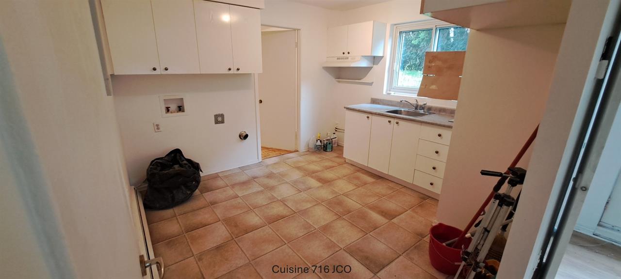 Longueuil – Appartement 3 1/2 à louer – Demi sous-sol d’un triplex | 3215457