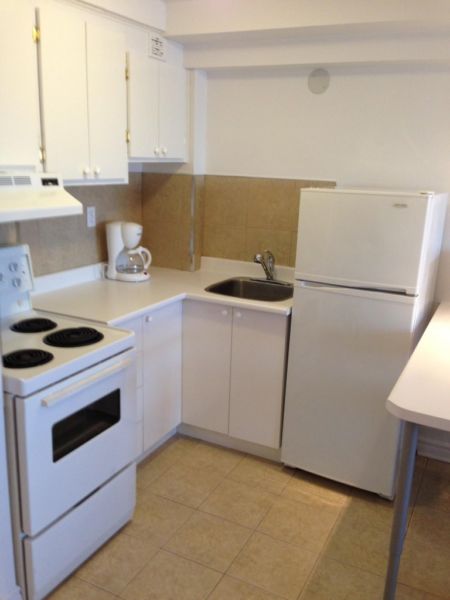 Plateau Mont-Royal – Logement 2 1/2 chauffé éclairé – H.D. – WIFI | 3215559