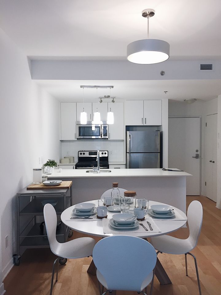 ᐅ Montreal – Ville-Marie – 3 1/2 Upscale Brand New Downtown Condo Apt for Rent | 3215570