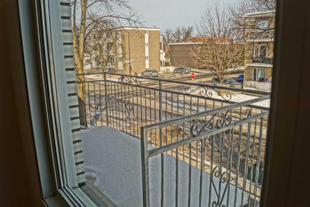 GRAND 4 1/2 à louer,, 3e étage, avenue Duval. Très propre et bien situé. | 3215642