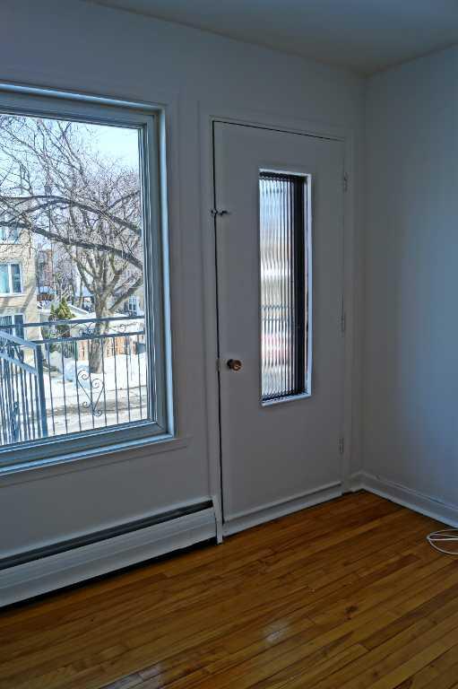 GRAND 4 1/2 dans Cité-Limoilou (avenue Duval). 2e étage. Très propre. | 3220133