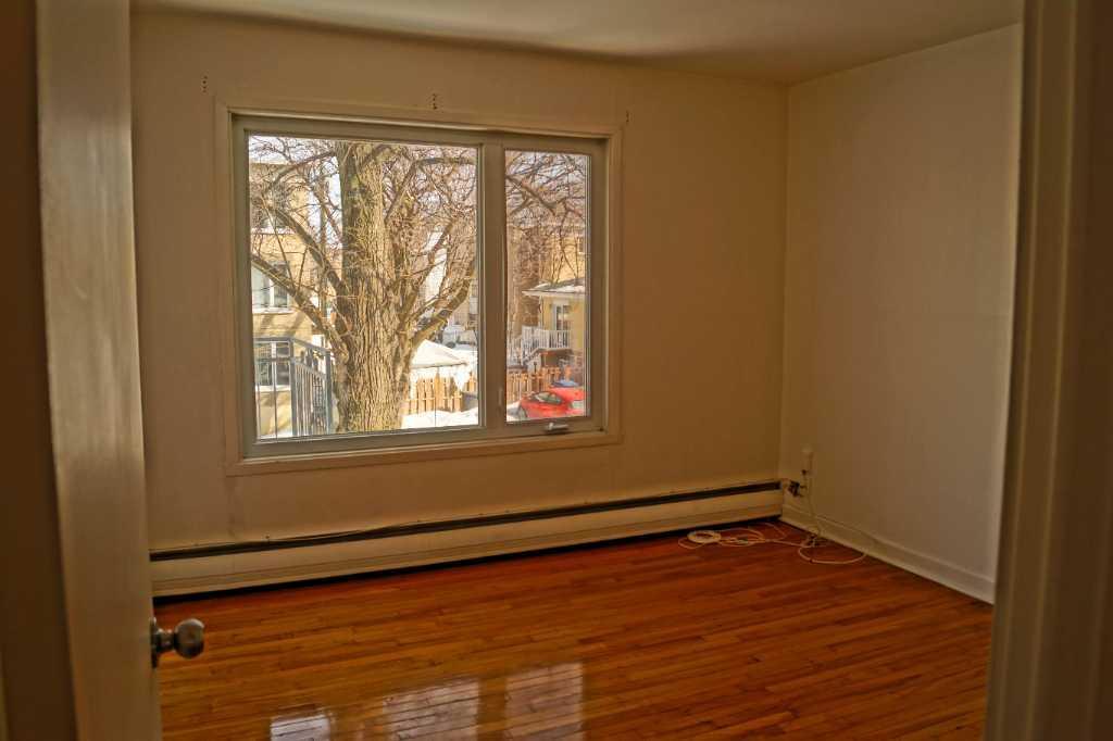 GRAND 4 1/2 dans Cité-Limoilou (avenue Duval). 2e étage. Très propre. | 3220133