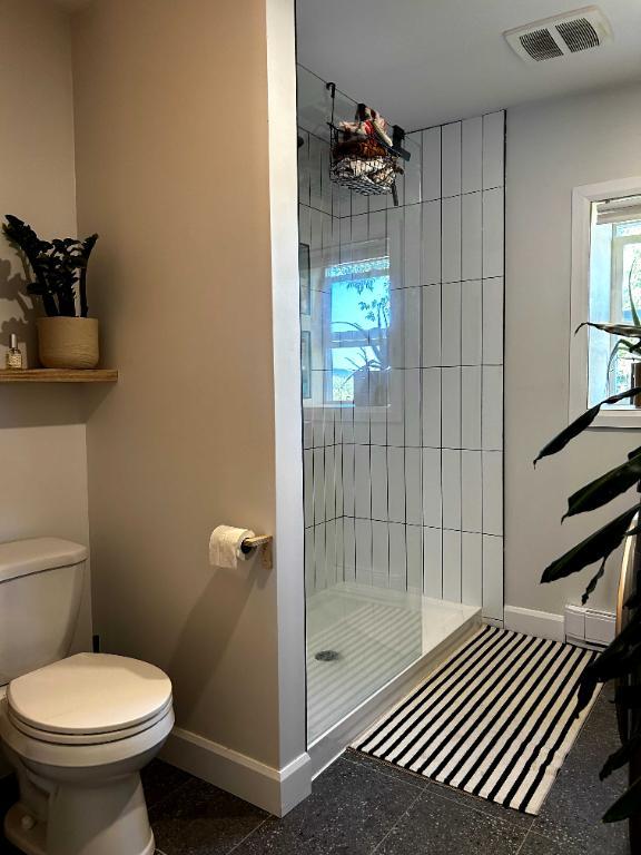 Beau 3 ½ fraîchement rénové, situé au 2e étage d’un duplex tranquille à Magog / 📍 Disponible dès maintenant | 3215650