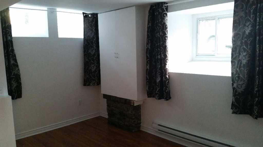 Logement 3 1/2 avec 2 stationnements exterieurs | 3215670