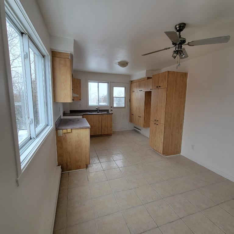 🏠 GRAND 5½ À LOUER – SAINT-HUBERT, RIVE-SUD DE MONTRÉAL 💵 1 650 $ / mois | 3215700