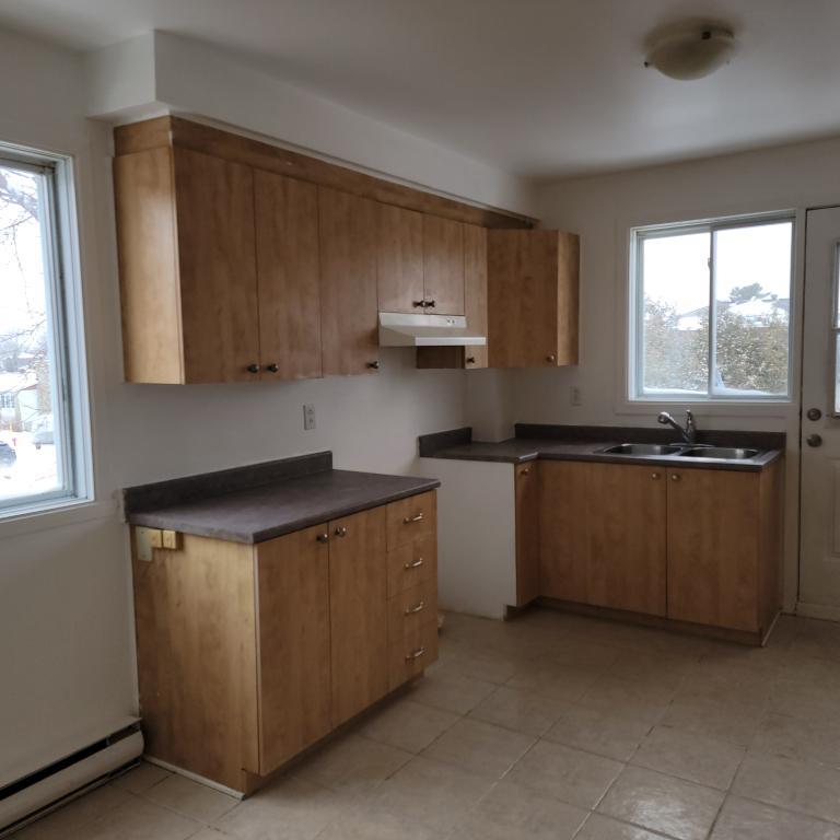 🏠 GRAND 5½ À LOUER – SAINT-HUBERT, RIVE-SUD DE MONTRÉAL 💵 1 650 $ / mois | 3215700