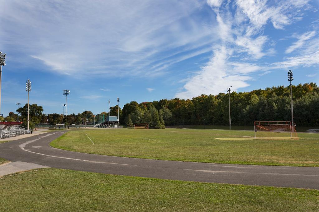 Jardin sur le Parc | Appartements 5 ½ à louer | 3 bedrooms 1 bathroom for rent - à côté du Parc de l’Île Ménard | 3215712