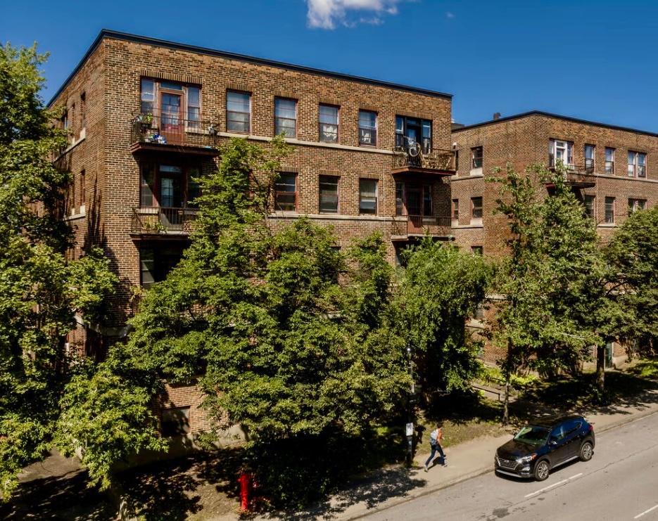 Grands 41/2 rénovés et lumineux | 3215780