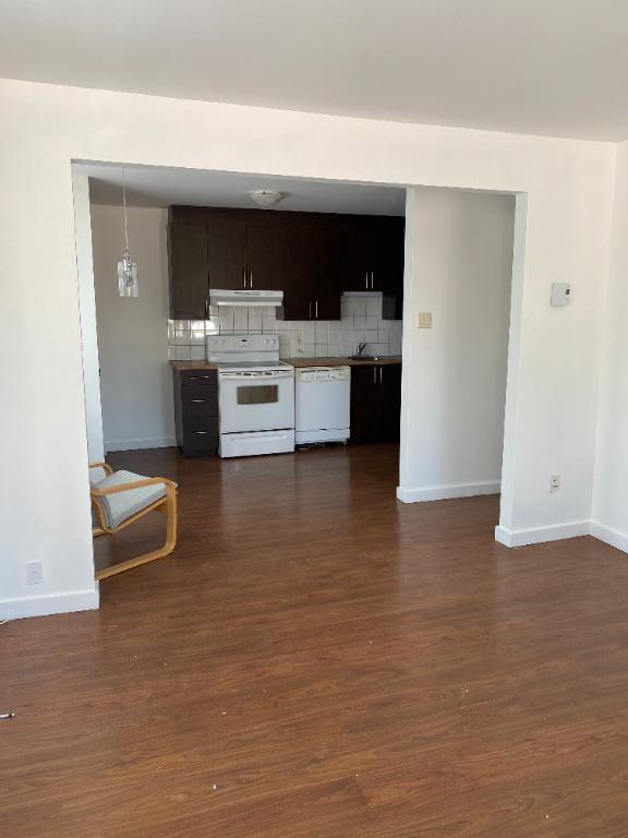 Grand 3 1/2 + espace bureau au rez-de-chaussée, WIFI inclus, 2 espaces stationnement | 3220240