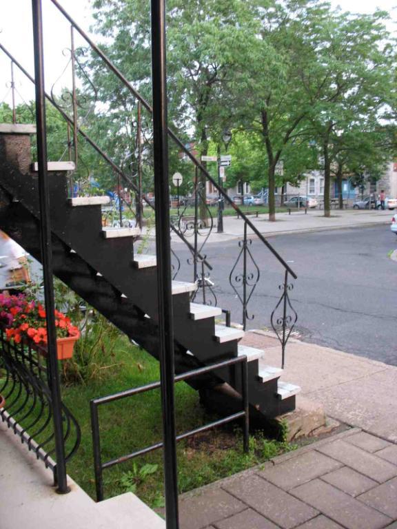 Plateau mont-royal, 4 ½ de 840 pieds carrés, rez-de–chaussée, à 2 minutes de marche du métro Mont-Royal ou Laurier | 3215828