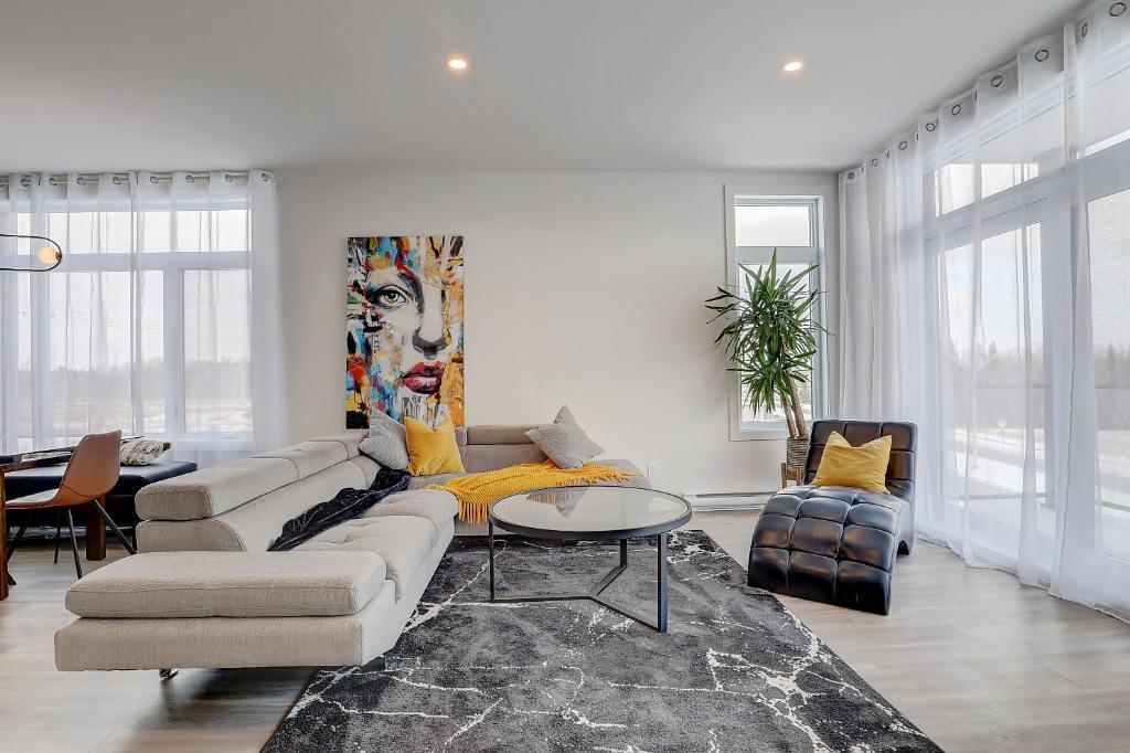 Appartement 5 ½ + (Style Condo) sur deux étages - Quartier Équestre Sherbrooke | 3215839