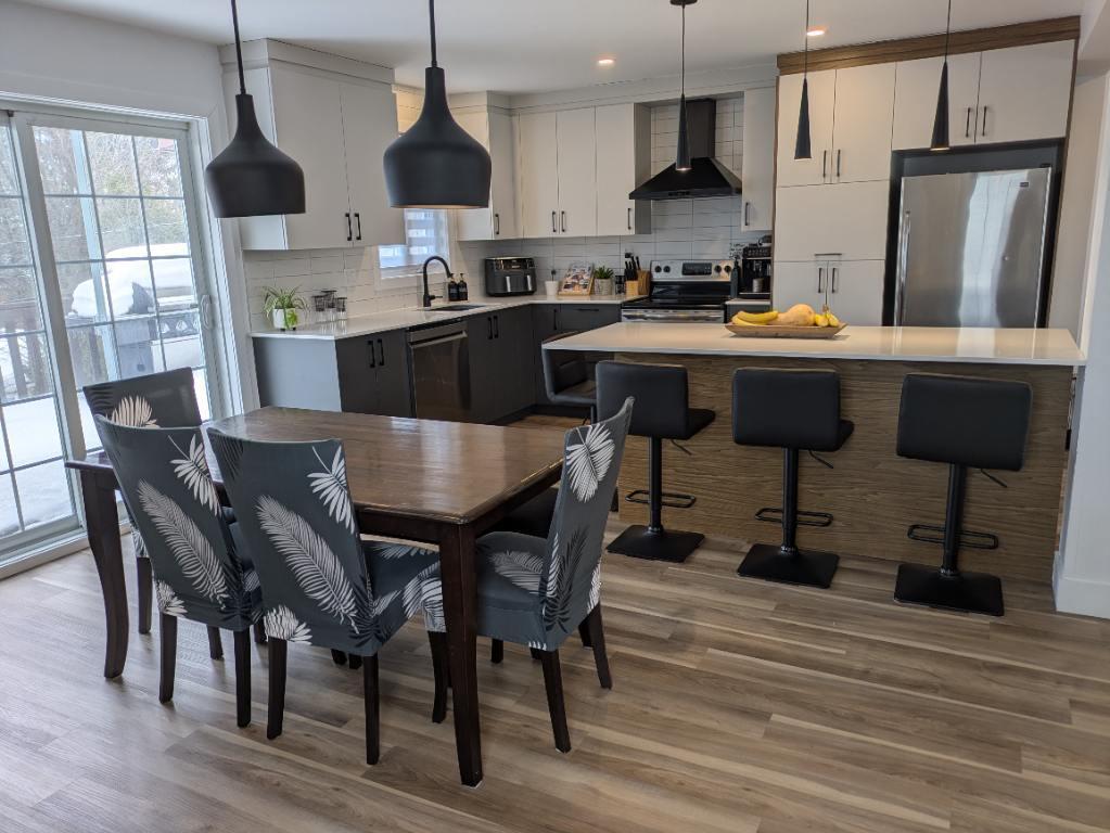 Maison à louer - St-Rédempteur - 3 étages, 3 chambres, piscine, hydro et déneigement inclus | 3215844