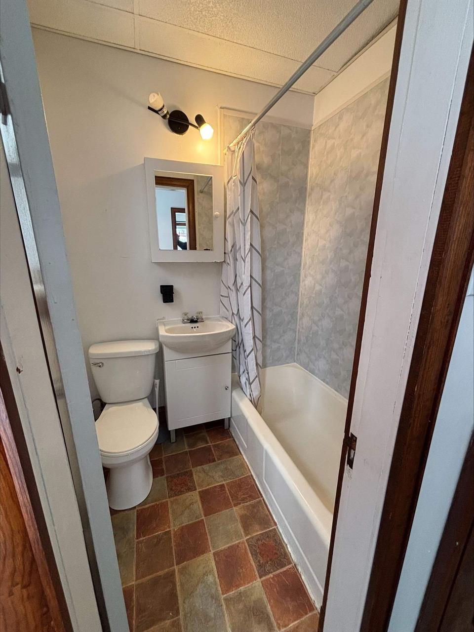 1 CH - 1 SDB - Sherbrooke - $875 /mo | 3215872