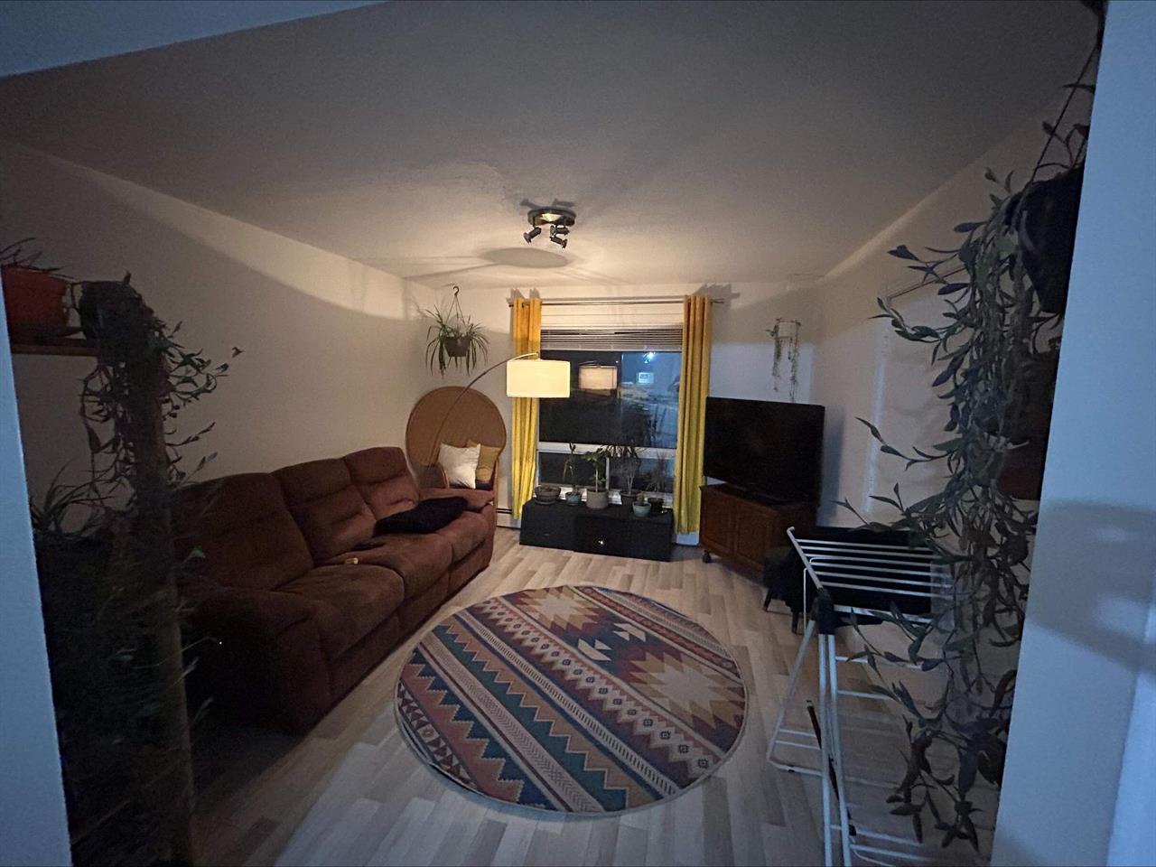 2 CH - 1 SDB - Windsor - $950 /mo | 3215876