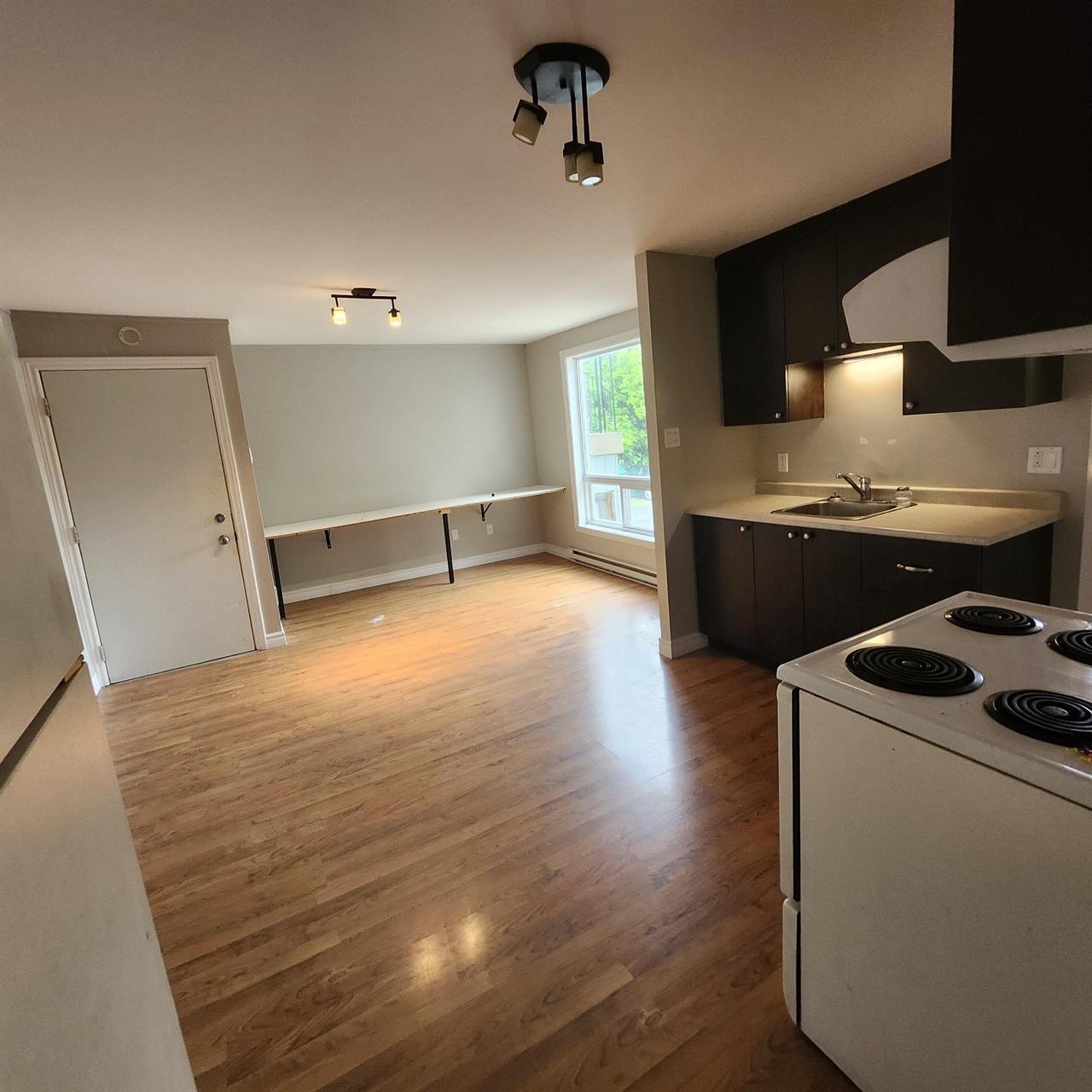 Immeuble - 101 7e Avenue Sud 3½ à Louer - Richmond | 3215930