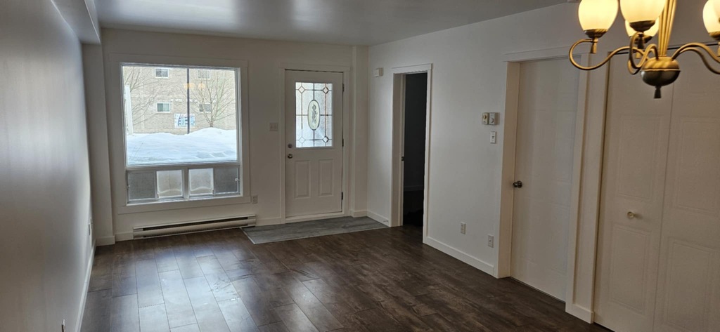 Beau 3½ Style Condo à 955$ Par Mois, Len | 3215941