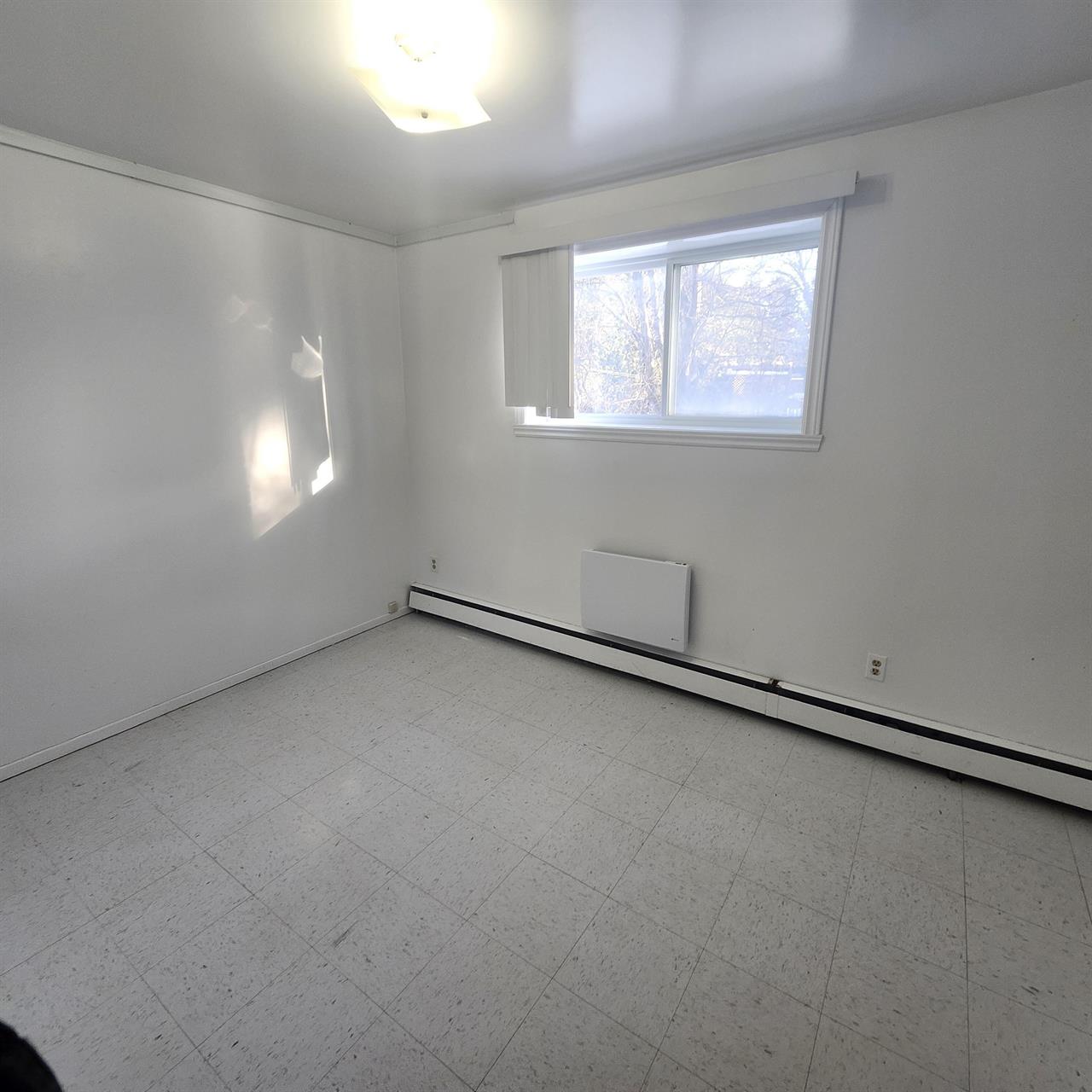 Immeuble - 540 13e Av Nord 3 1/2 à Louer - Près Du Cégep De Sherbrooke | 3215991