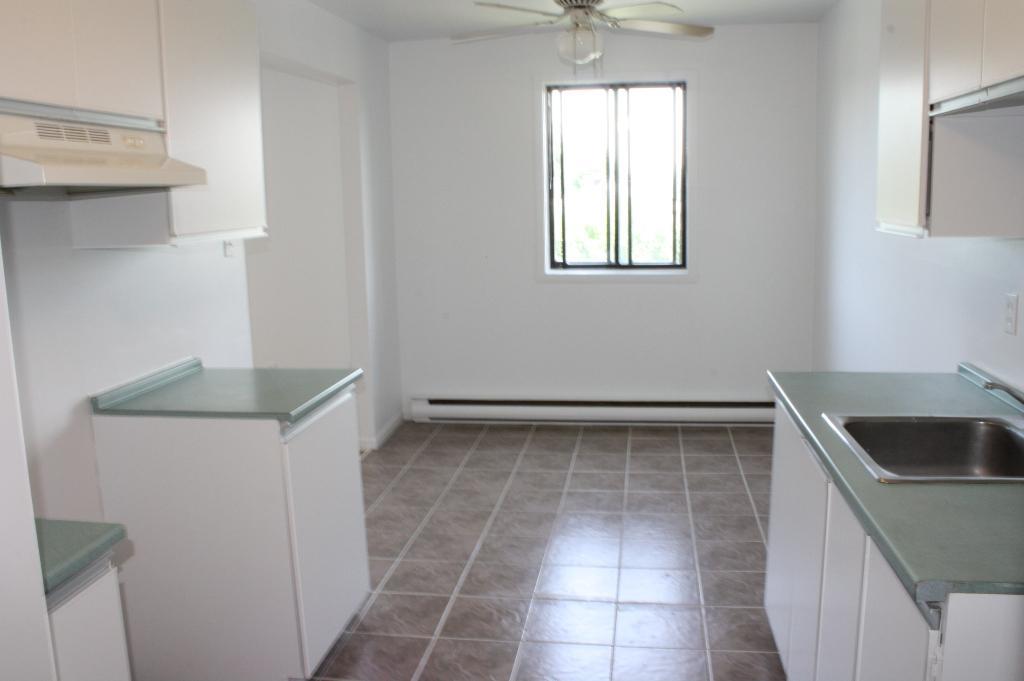 A Valleyfield - Beaux, grandes et propres: 4-1/2 et 5-1/2, Libres 1 AVRIL | 3216079