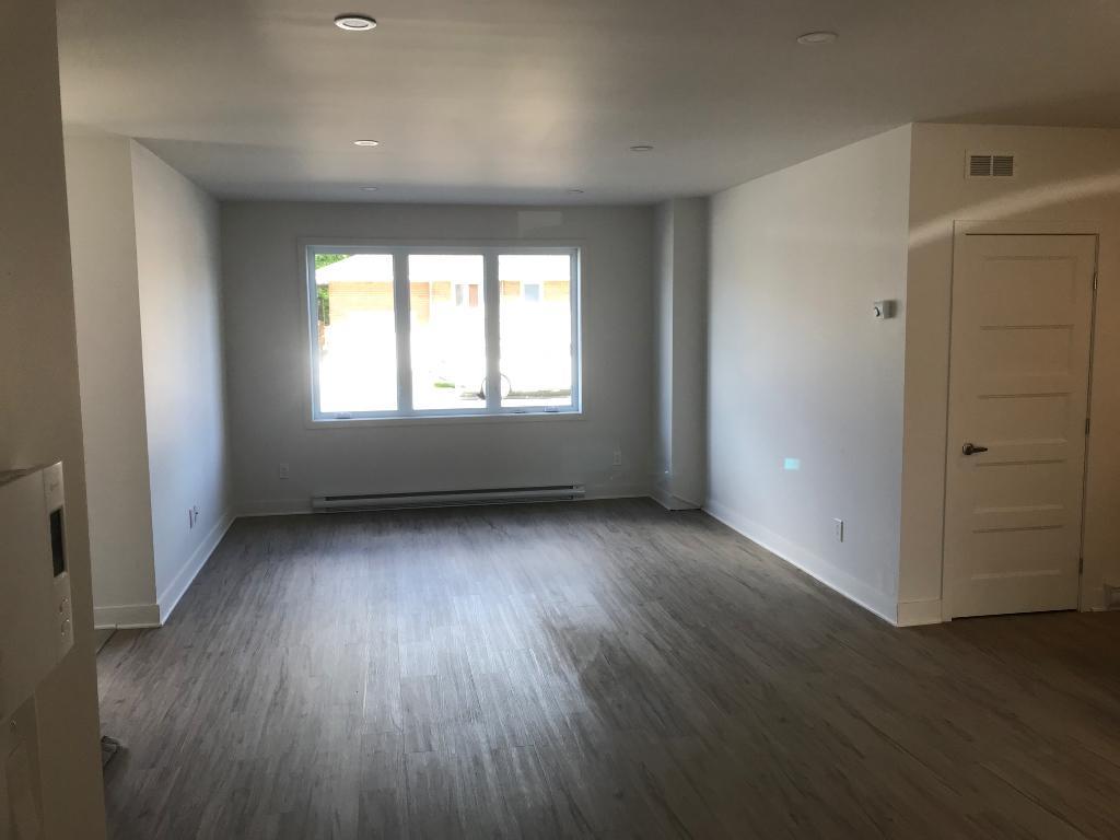 Vaste 4 1/2 de 1200 p2 à louer dans le Vieux Terrebonne | 3216111