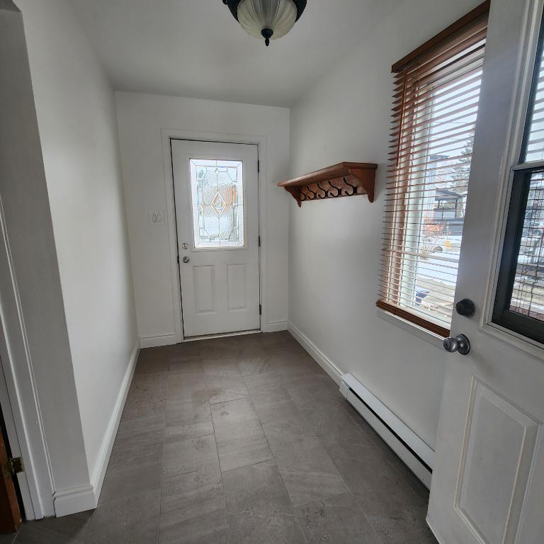 4 1/2 rénové avec cours, Laval, Sainte-Dorothée | 3216112