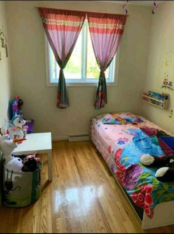 Libre 1er juillet Grand lumineux 5.5 dans Haut Triplex rénové + Climatisé, à 5 mn Dix30 | 3216114