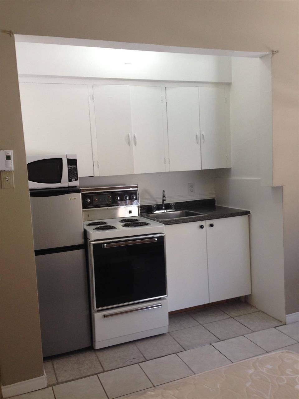 STUDIO RENOVE AVEC VUE IMPRENNABLE SUR UN JARDIN PRIVÉ | 3216161