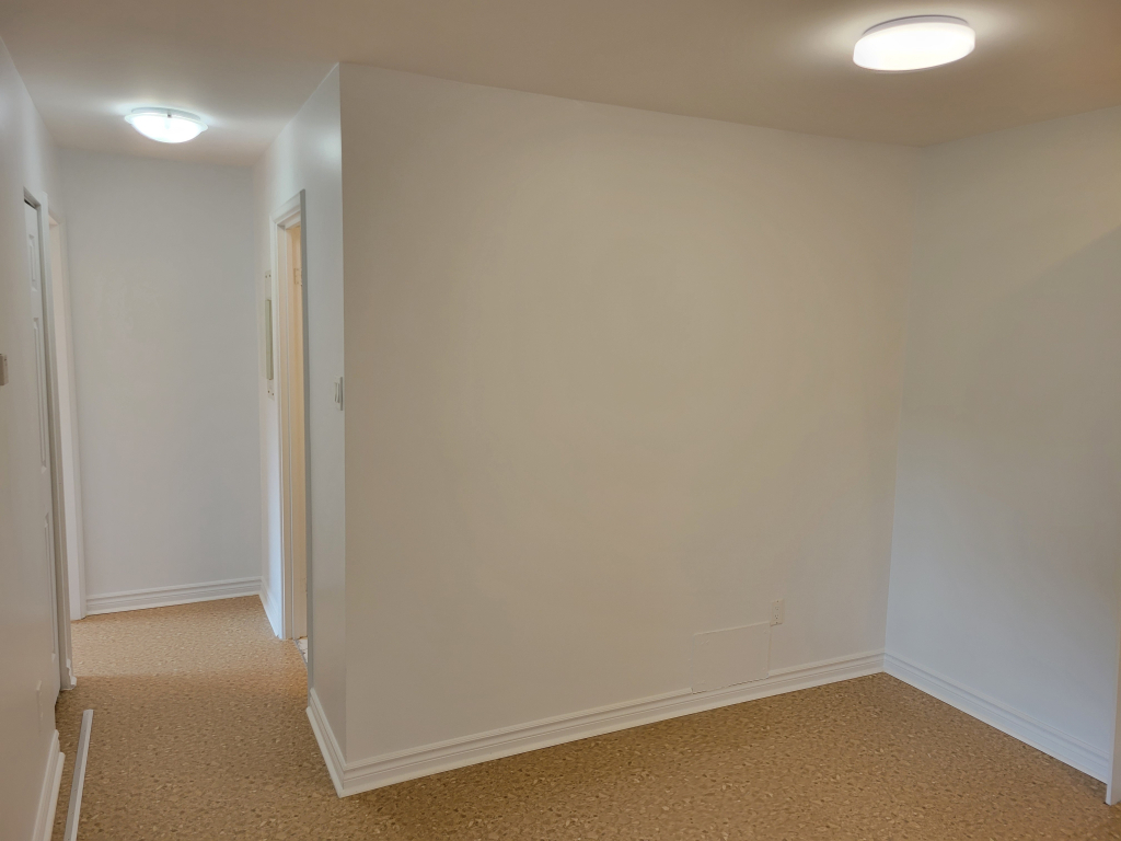 31/2 Rénové Chauffé, Eau Chaude ! | 3216176