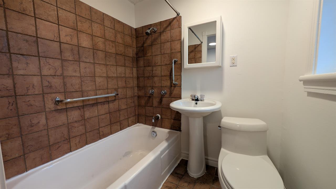 Immeuble - 548-558 King Est Beau 3 1/2 Près De Tous Les Services | 3216200