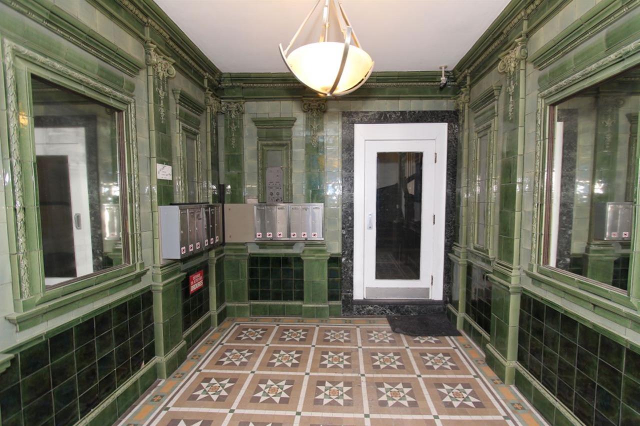 Six-Bed, Two-Bath (9.5) - 2030 Rue Du Fort, Montréal | 3216207