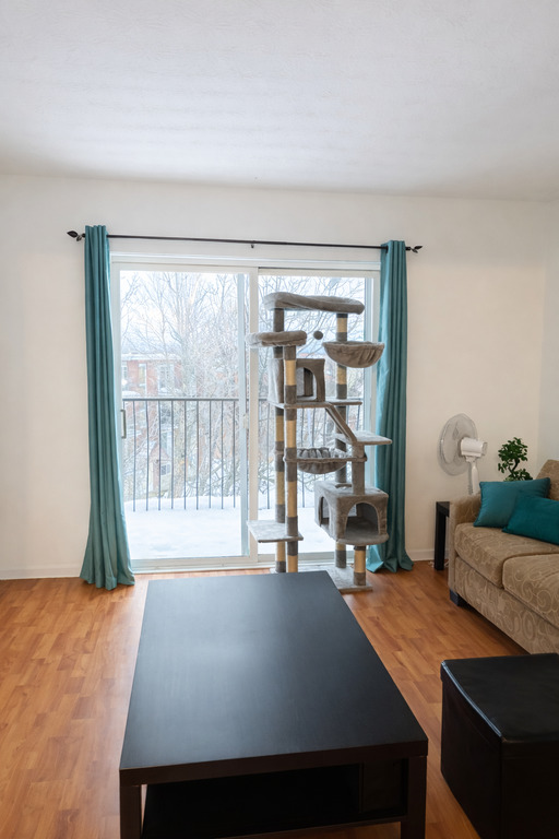 BEAU 4 1/2 |CHAUFFAGE-EAU CHAUDE INCLUS | 3216283